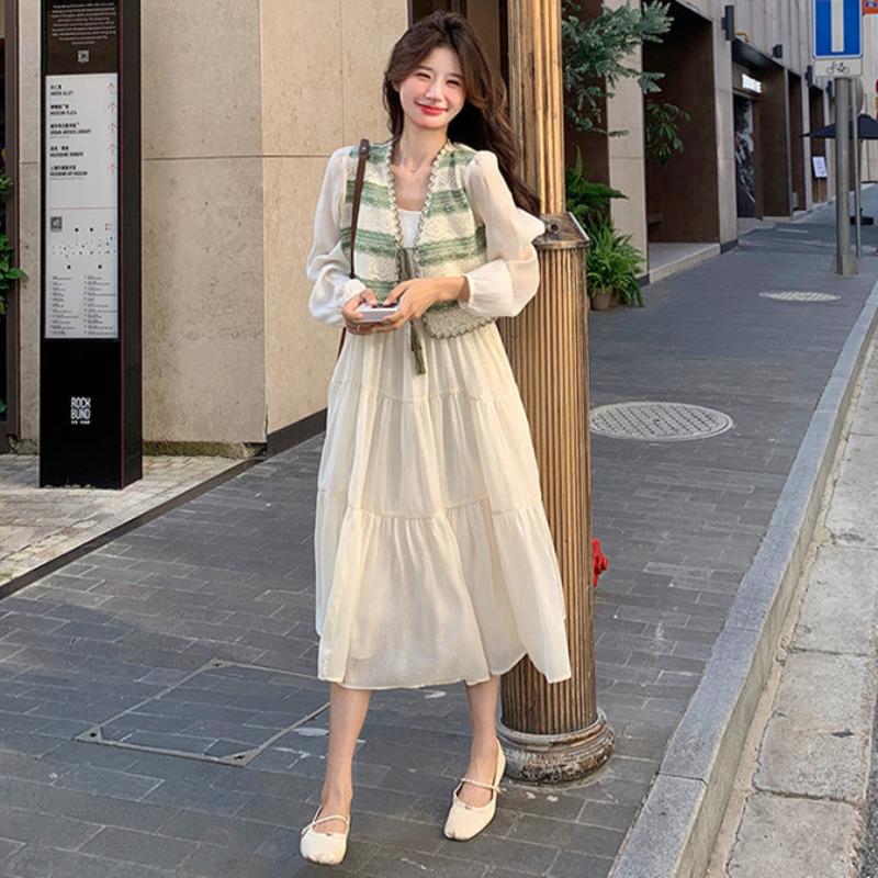 グリーンボーダーカーディガン×キャミソールワンピース