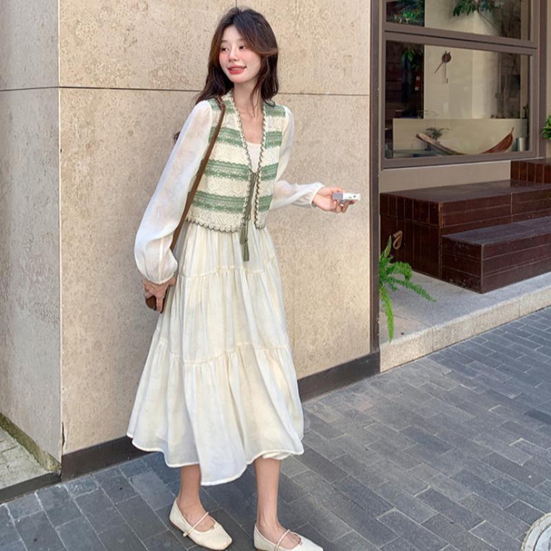 グリーンボーダーカーディガン×キャミソールワンピース