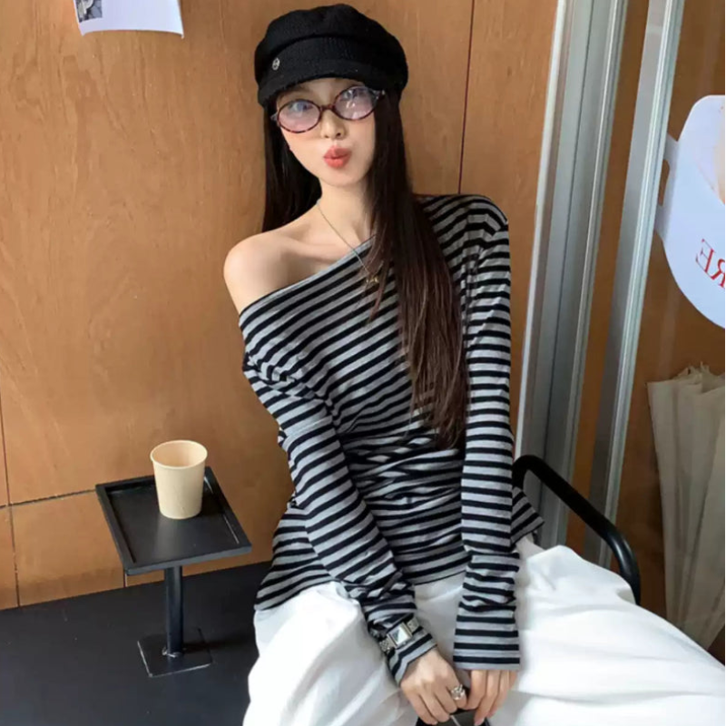 オフショルダーボーダーロングTシャツ