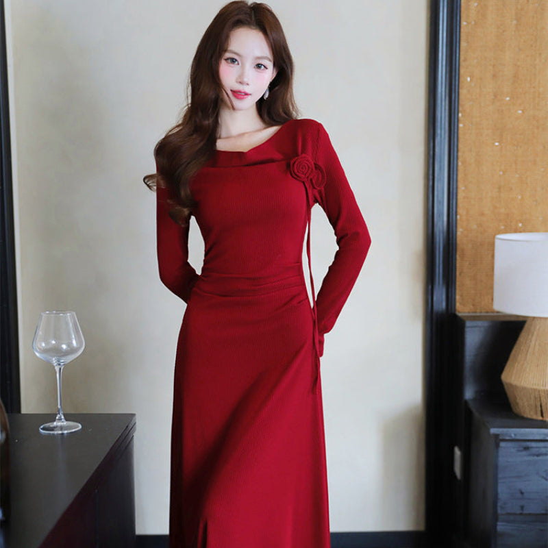 ローズモチーフダークレッドフレアドレス