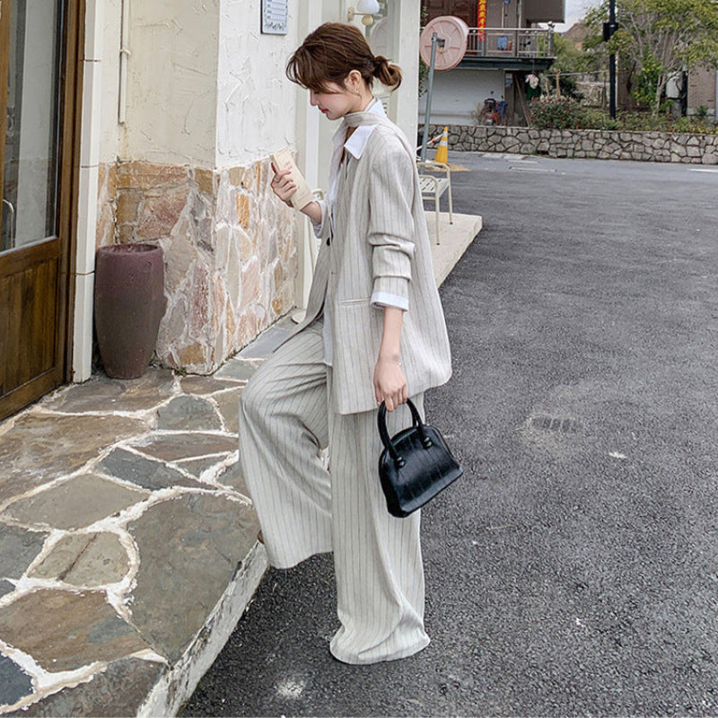 ストライプジャケット×ワイドレッグパンツスーツ