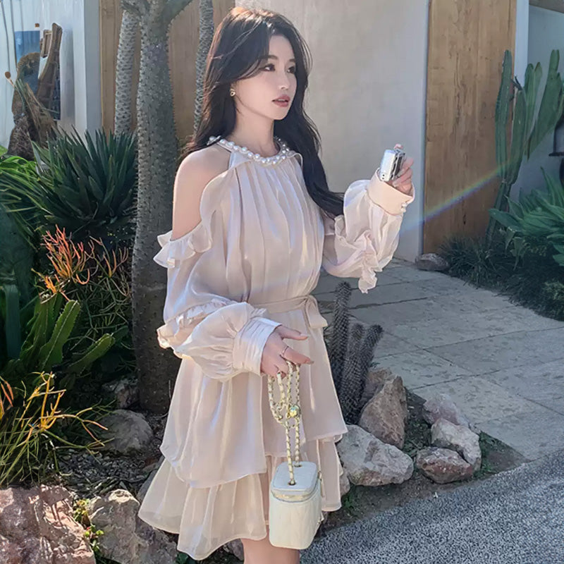 パール付きオフショルダーサテンフリルワンピース