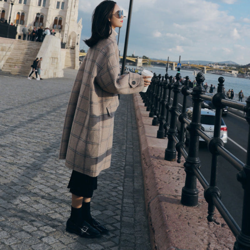 モードチェックミドル丈コート