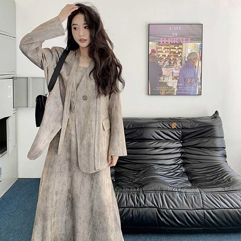 オーバーサイズジャケット×キャミソールワンピース