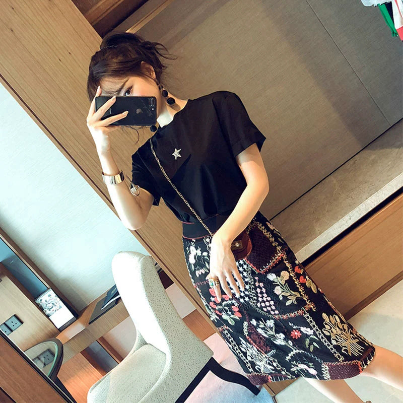 ワンポイントTシャツ×フラワープリントタイトスカートセット