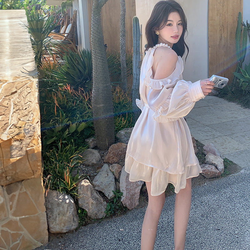 パール付きオフショルダーサテンフリルワンピース