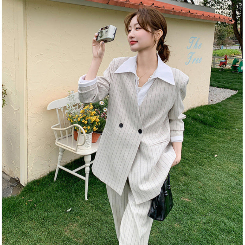 ストライプジャケット×ワイドレッグパンツスーツ