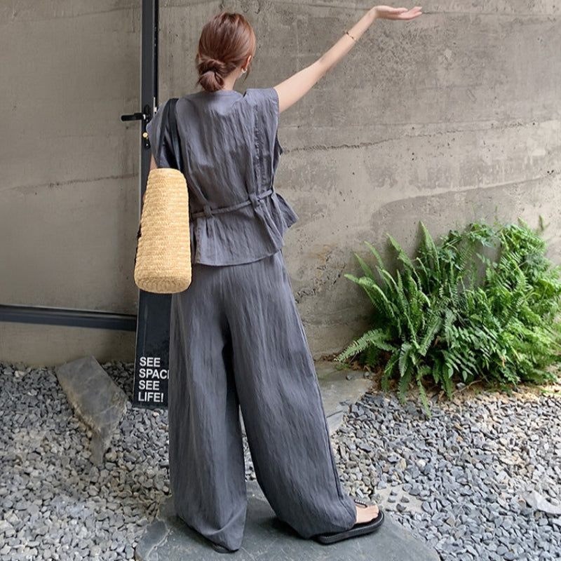 フレンチスリーブブラウス×パンツスーツ