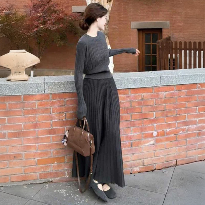 リブニットトップス×プリーツスカート