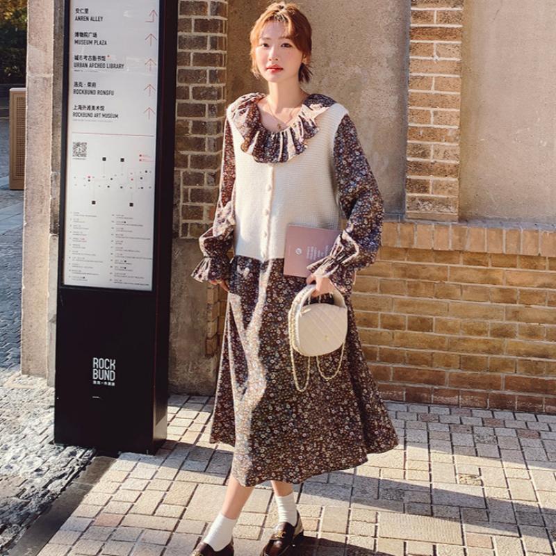 ノーカラーベスト×レトロフラワーワンピース