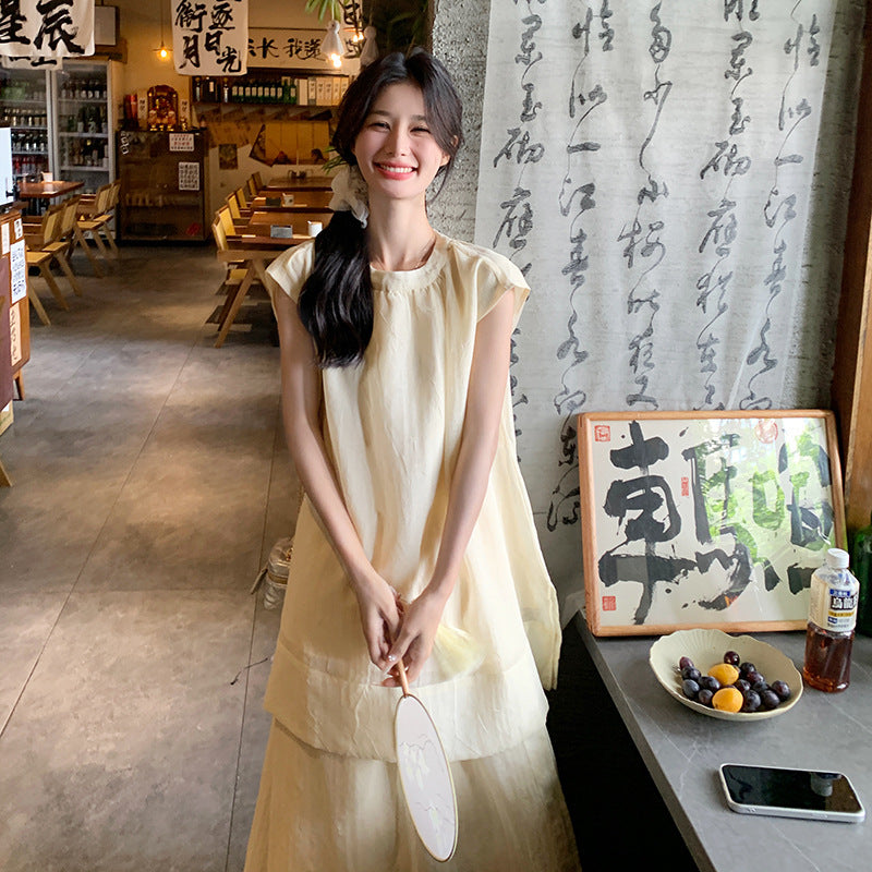 ノースリーブカットソー×ロングスカートスーツ