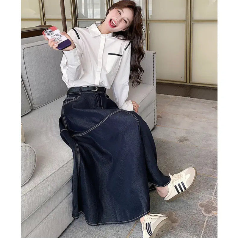 ホワイトシャツ×フレアデニムスカート