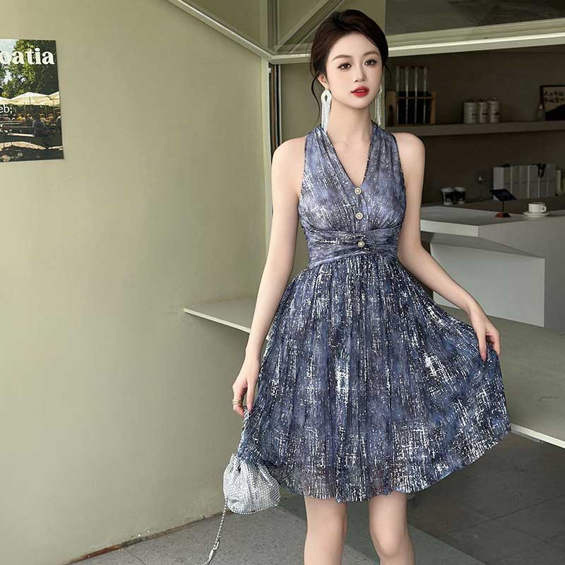 ホルターネックラメワンピース