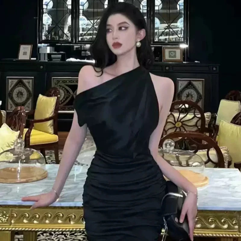 ワンショルダーブラックミニドレス