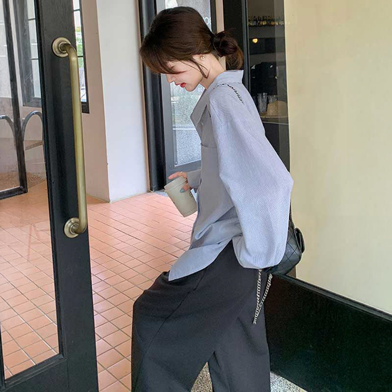 バックタックシャツ×ワイドスラックス