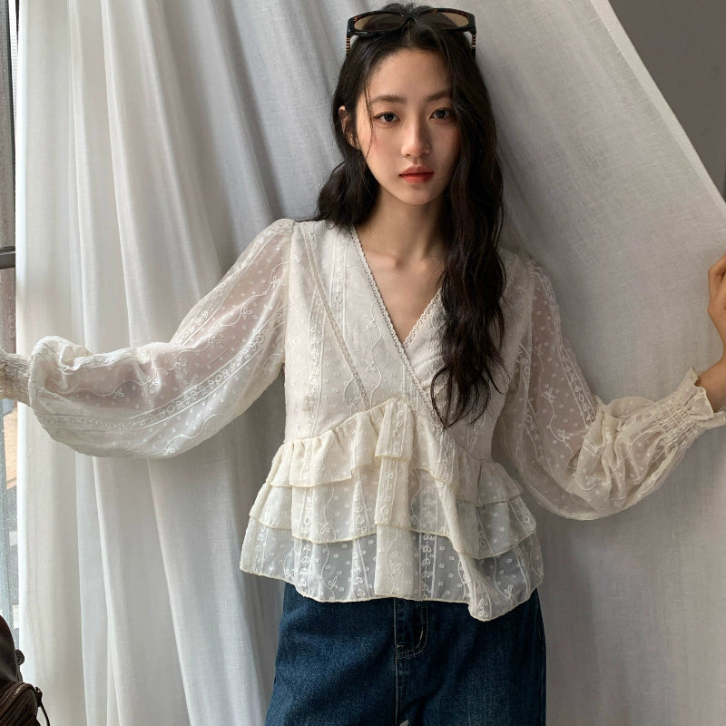 ホワイトレースペプラムブラウス