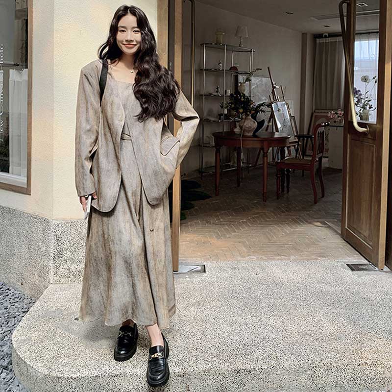 オーバーサイズジャケット×キャミソールワンピース