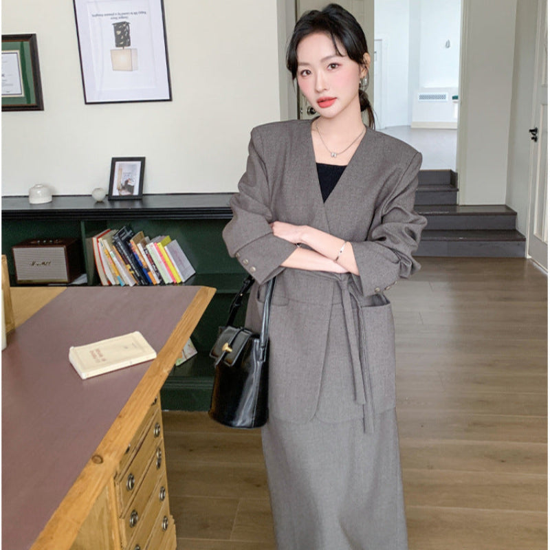 ノーカラーモードスカートスーツ