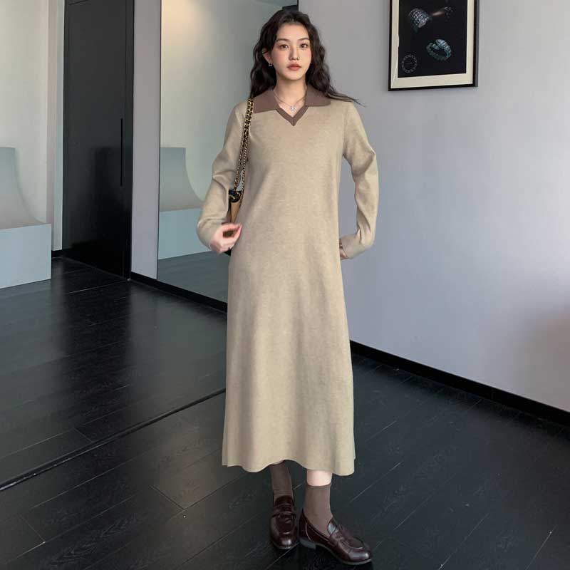襟付きVネックロングニットワンピース