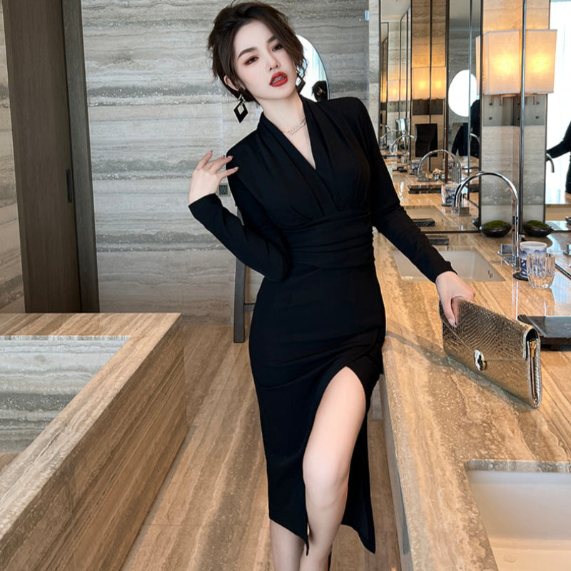 Vネックサイドスリットブラックドレス