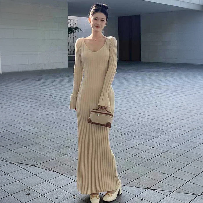 Vネックロングリブニットワンピース