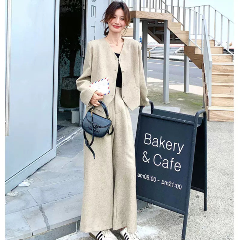 Vネックジャケット×ワイドレッグパンツ