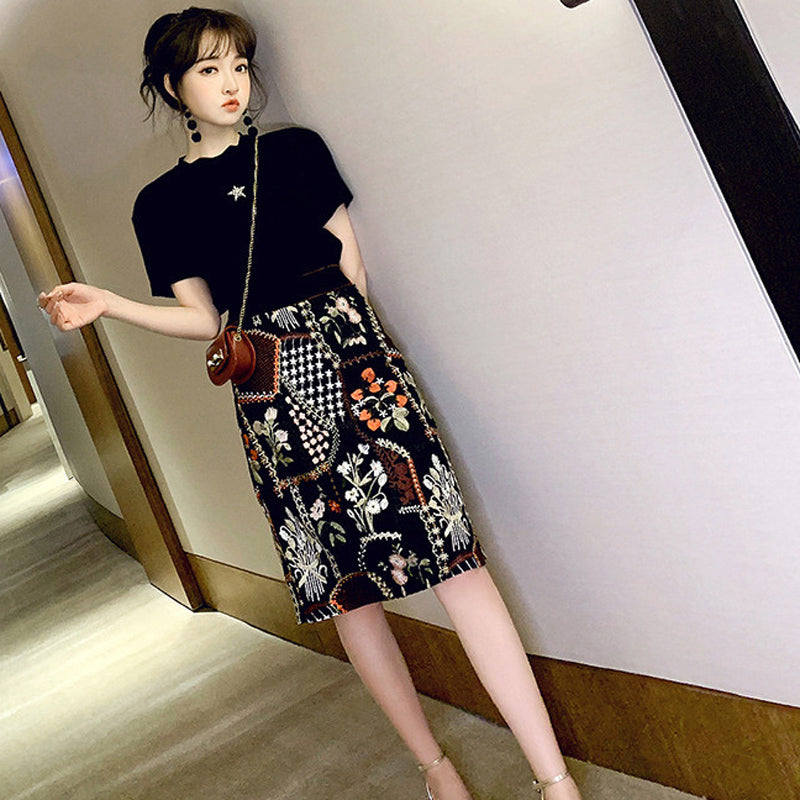 ワンポイントTシャツ×フラワープリントタイトスカートセット