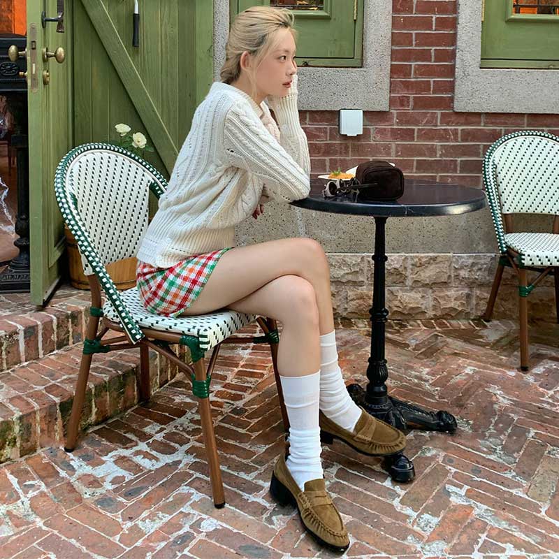 ケーブル編み襟付きニット