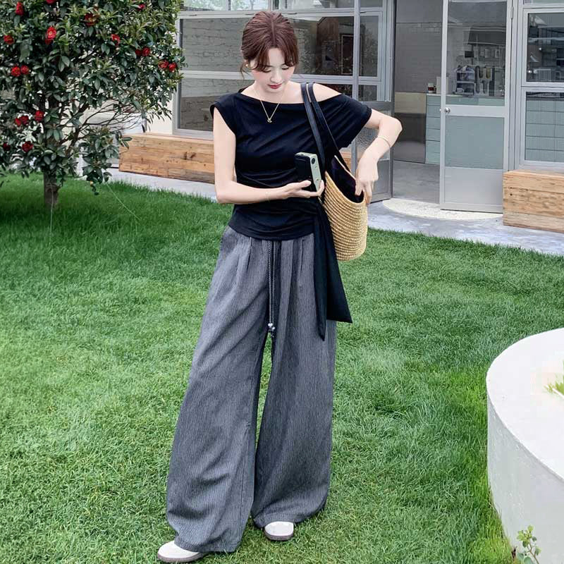 ワンショルダーカットソー×ワイドパンツ