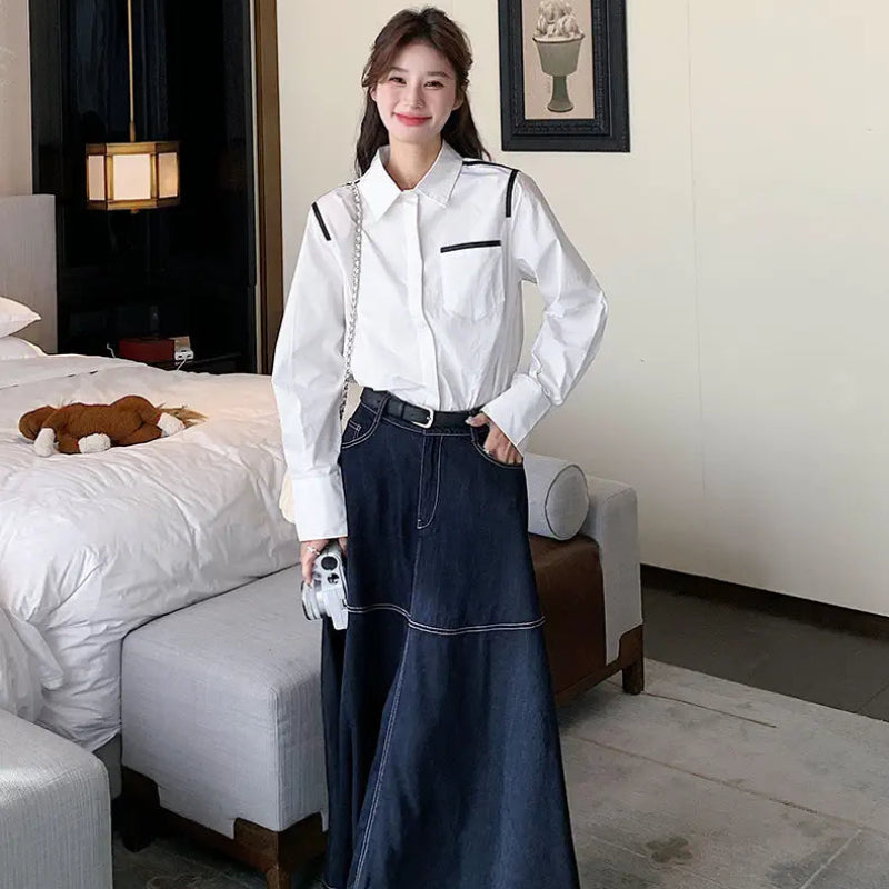 ホワイトシャツ×フレアデニムスカート