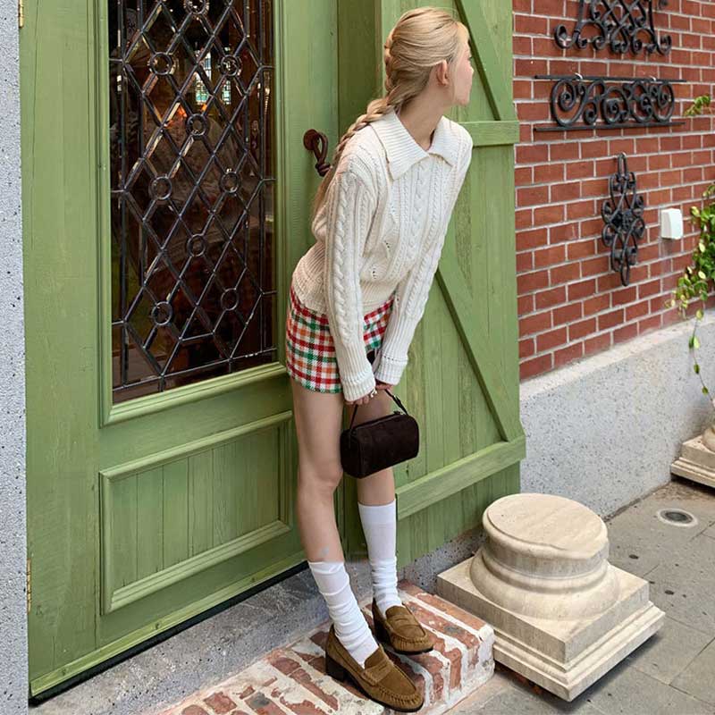 ケーブル編み襟付きニット