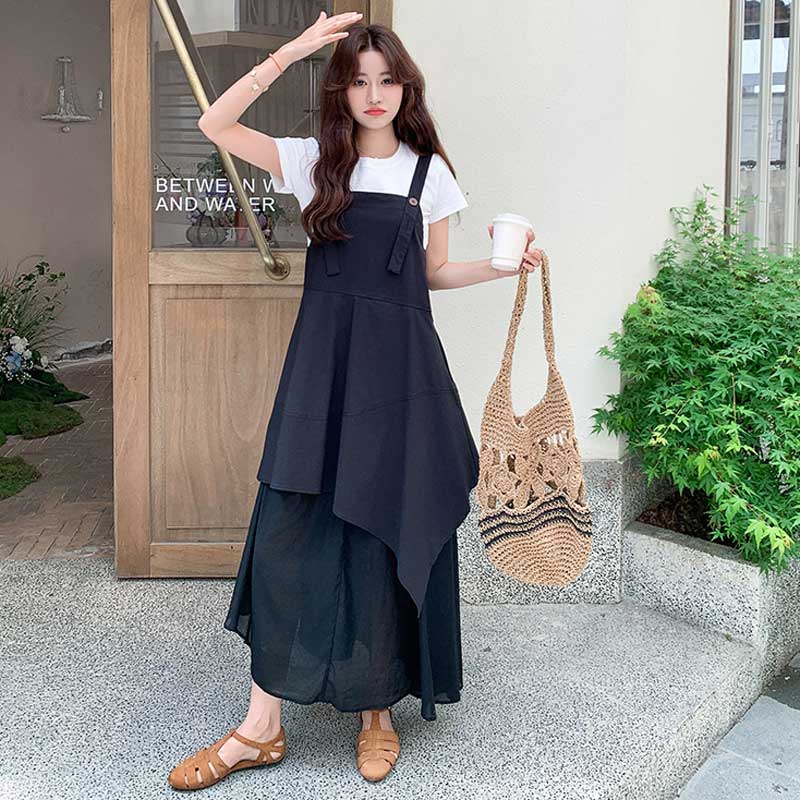 ホワイトTシャツ×シフォンレイヤードサロペット
