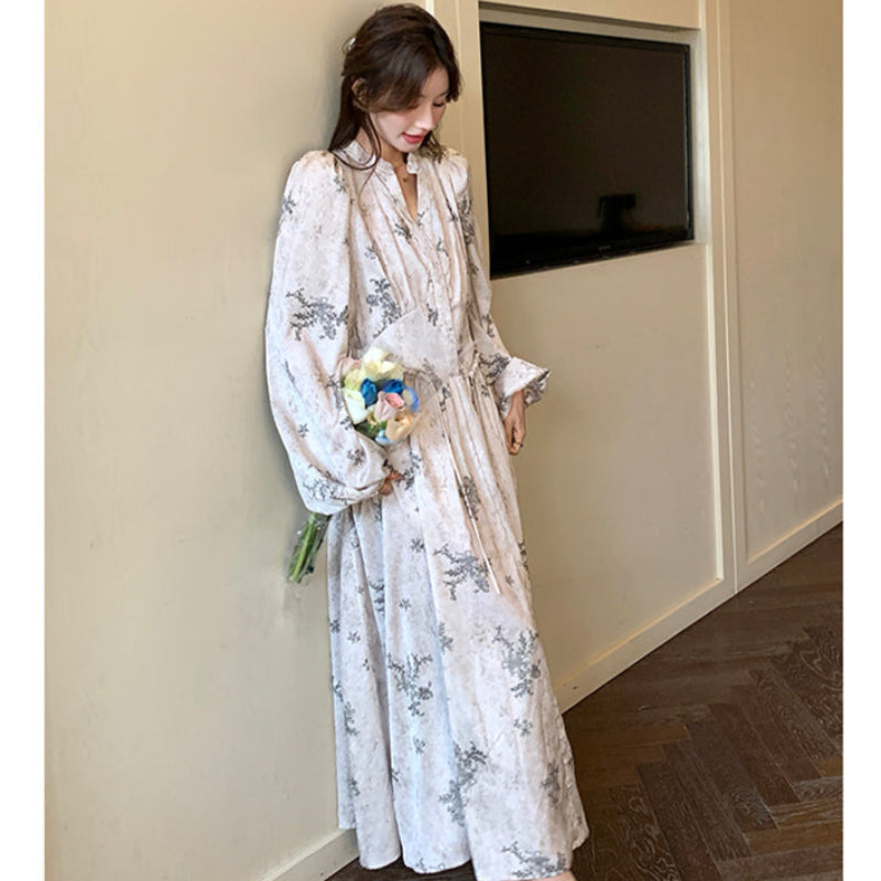 ボタニカルアートVネックワンピース