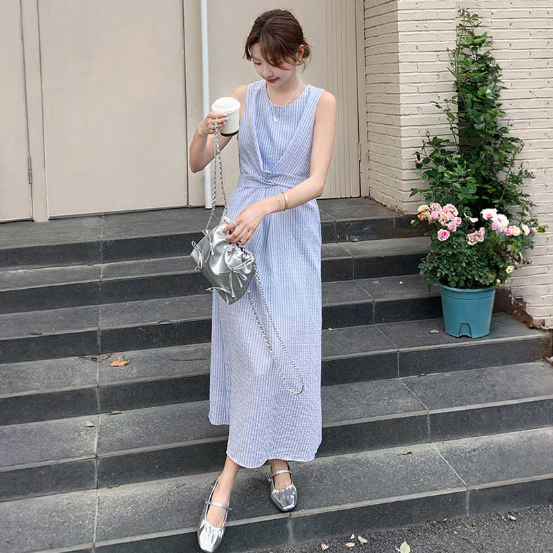 フロントツイストノースリーブワンピース