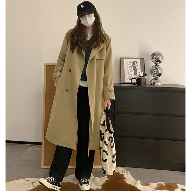 シンプルベージュトレンチコート