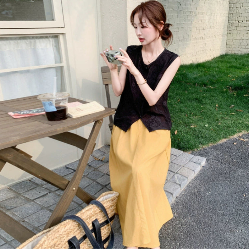 ノースリーブブラウス×フレアデザインスカート