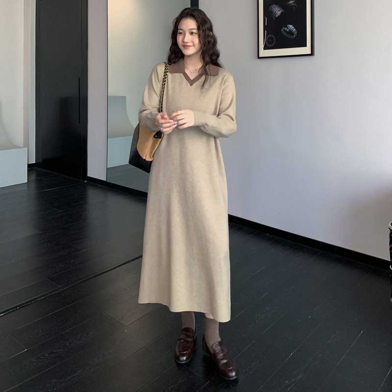 襟付きVネックロングニットワンピース