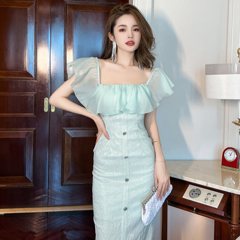 フリルネックフラワーエンボスドレス