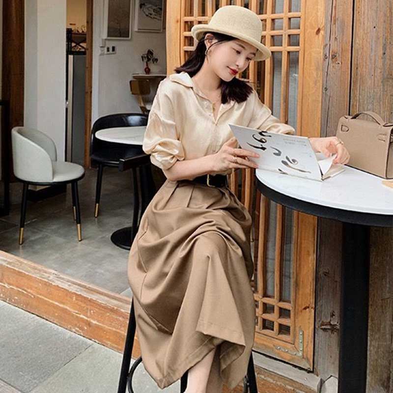 シャンパンカラーブラウス×フレアスカート