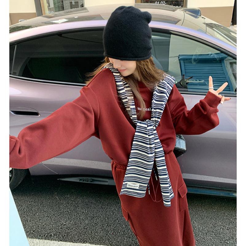 マフラーキャップ×ロゴトレーナー×スカート3点セット(2colors)