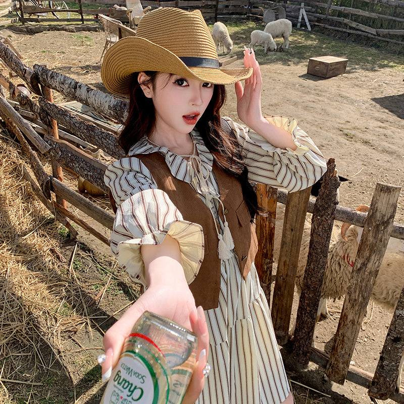 レトロブラウンショートベスト×ストライプワンピース