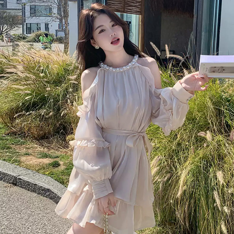 パール付きオフショルダーサテンフリルワンピース