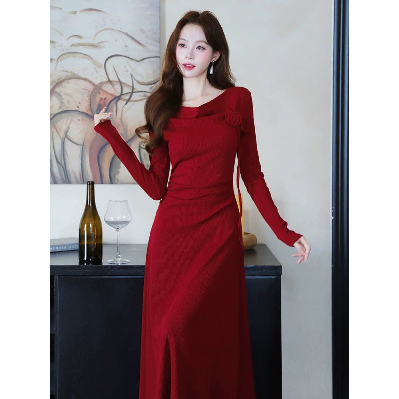 ローズモチーフダークレッドフレアドレス