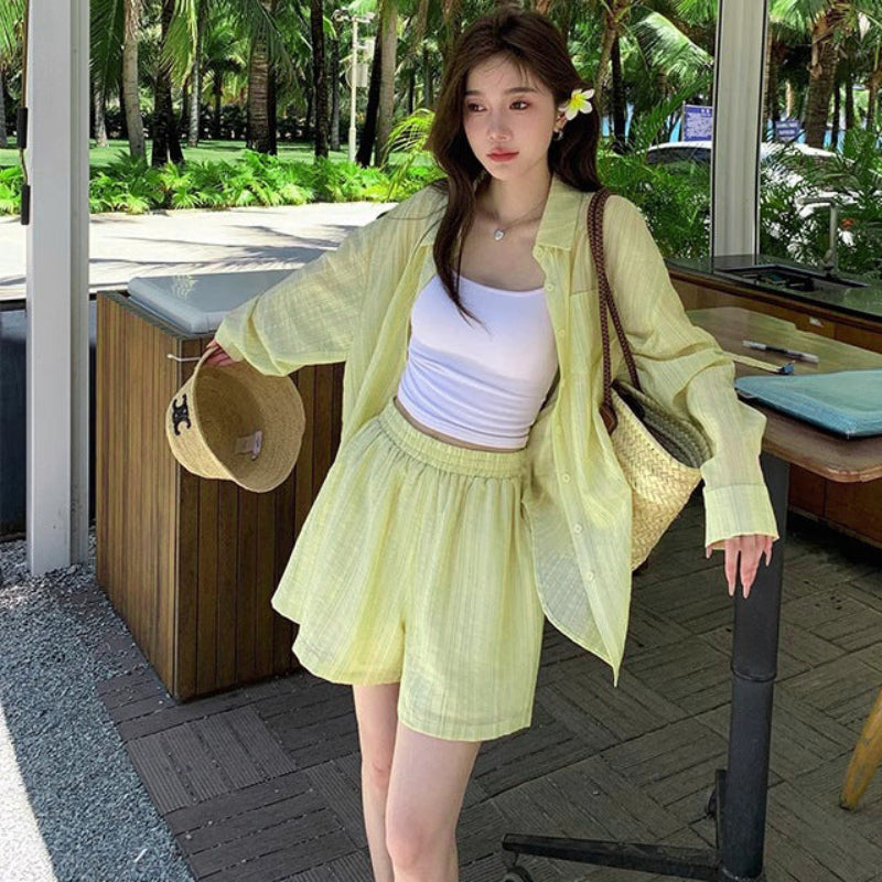 ライムグリーンシャツ×ハーフパンツ