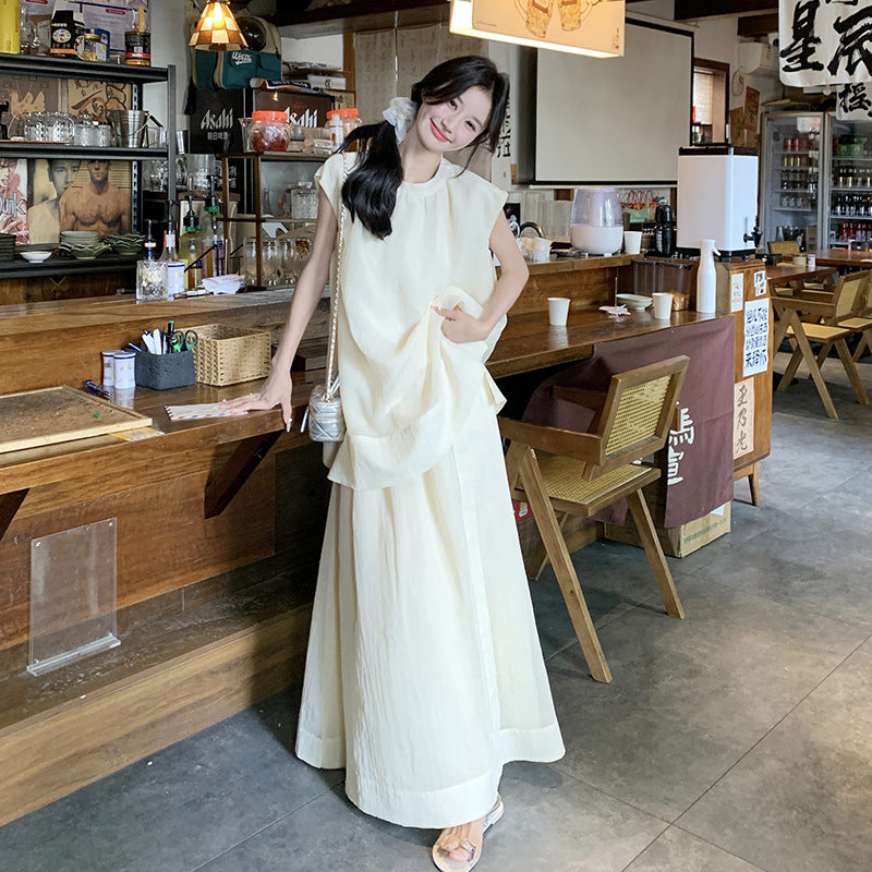 ノースリーブカットソー×ロングスカートスーツ