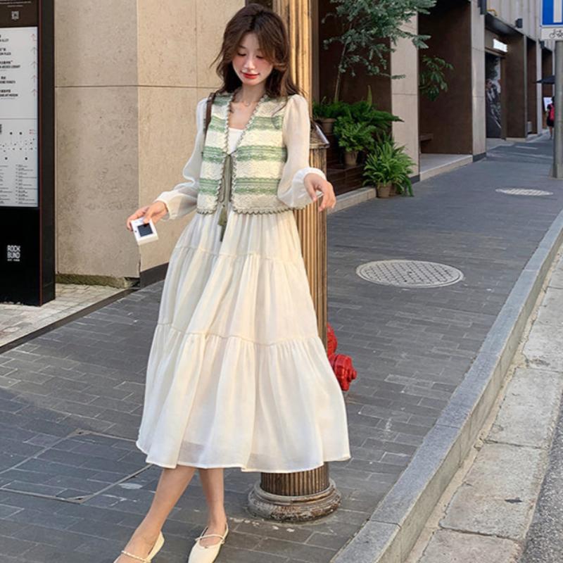 グリーンボーダーカーディガン×キャミソールワンピース