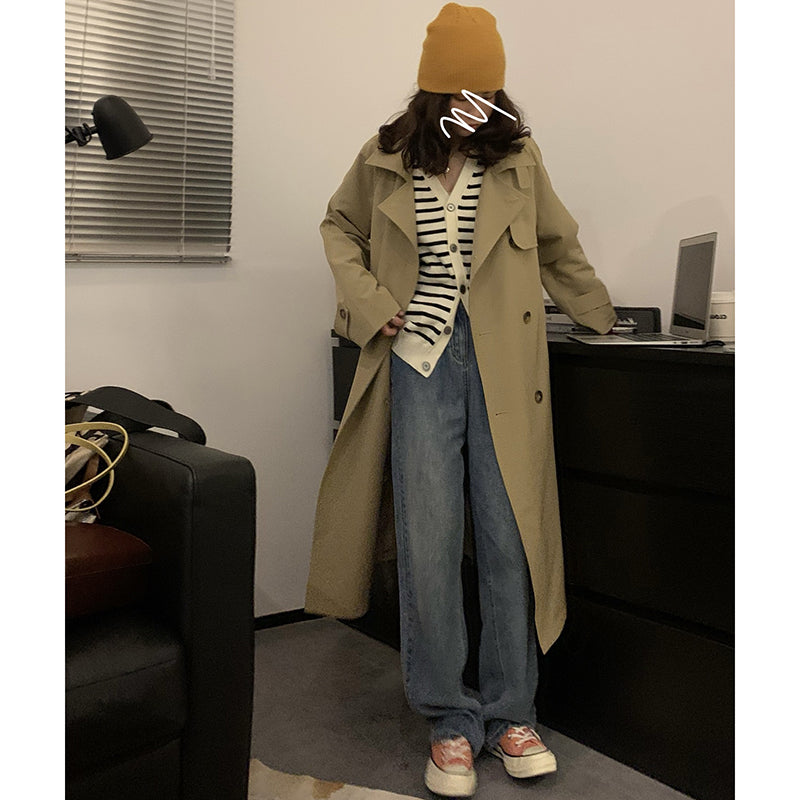 シンプルベージュトレンチコート