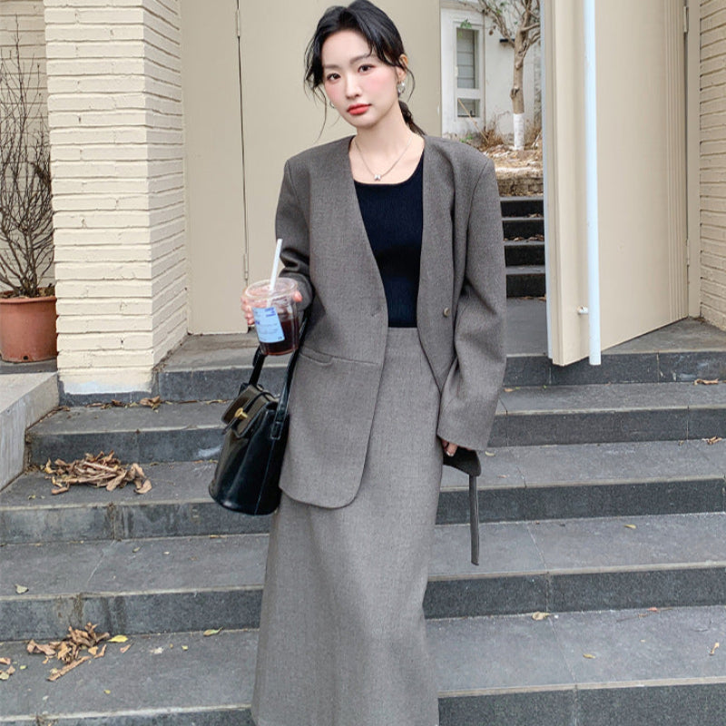 ノーカラーモードスカートスーツ