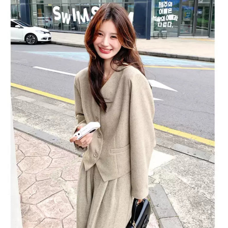 Vネックジャケット×ワイドレッグパンツ