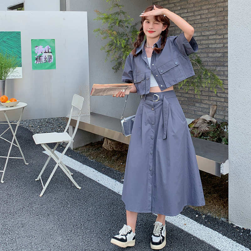 アウトポケットオーバークロップドシャツ×フロントボタンフレアスカート